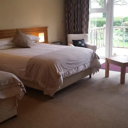 Lakeland Midsummer Lakehouse 3* Oughterard